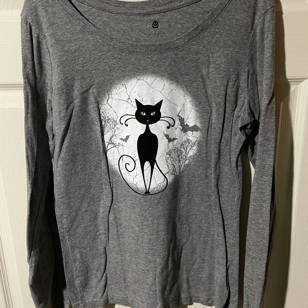 Ladies small long sleeve Halloween tee
